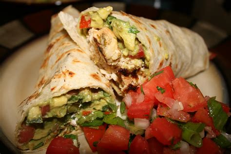 How much fat is in grande grilled chicken burritos - calories, carbs, nutrition